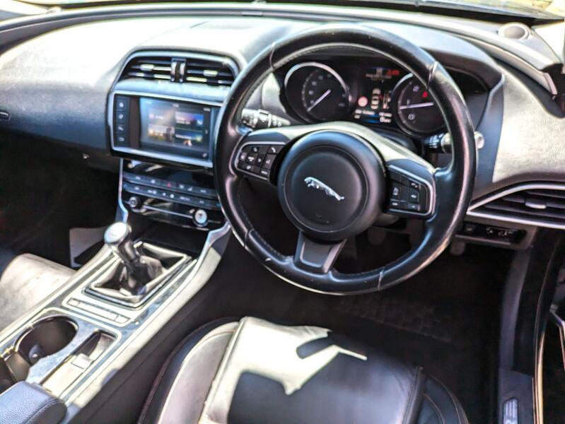 JAGUAR XE