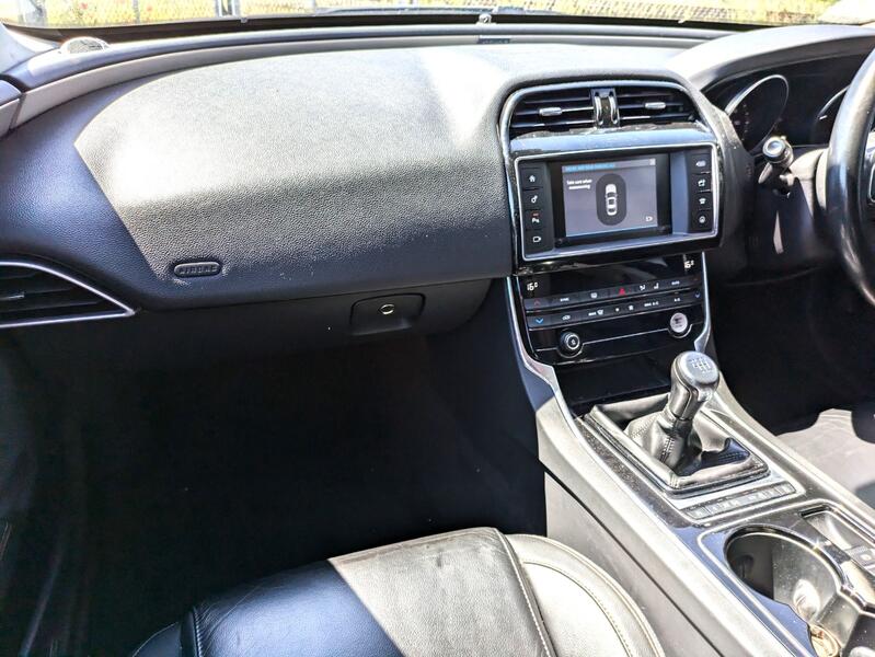 JAGUAR XE
